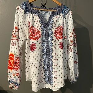 Long-sleeve flower patterned top
